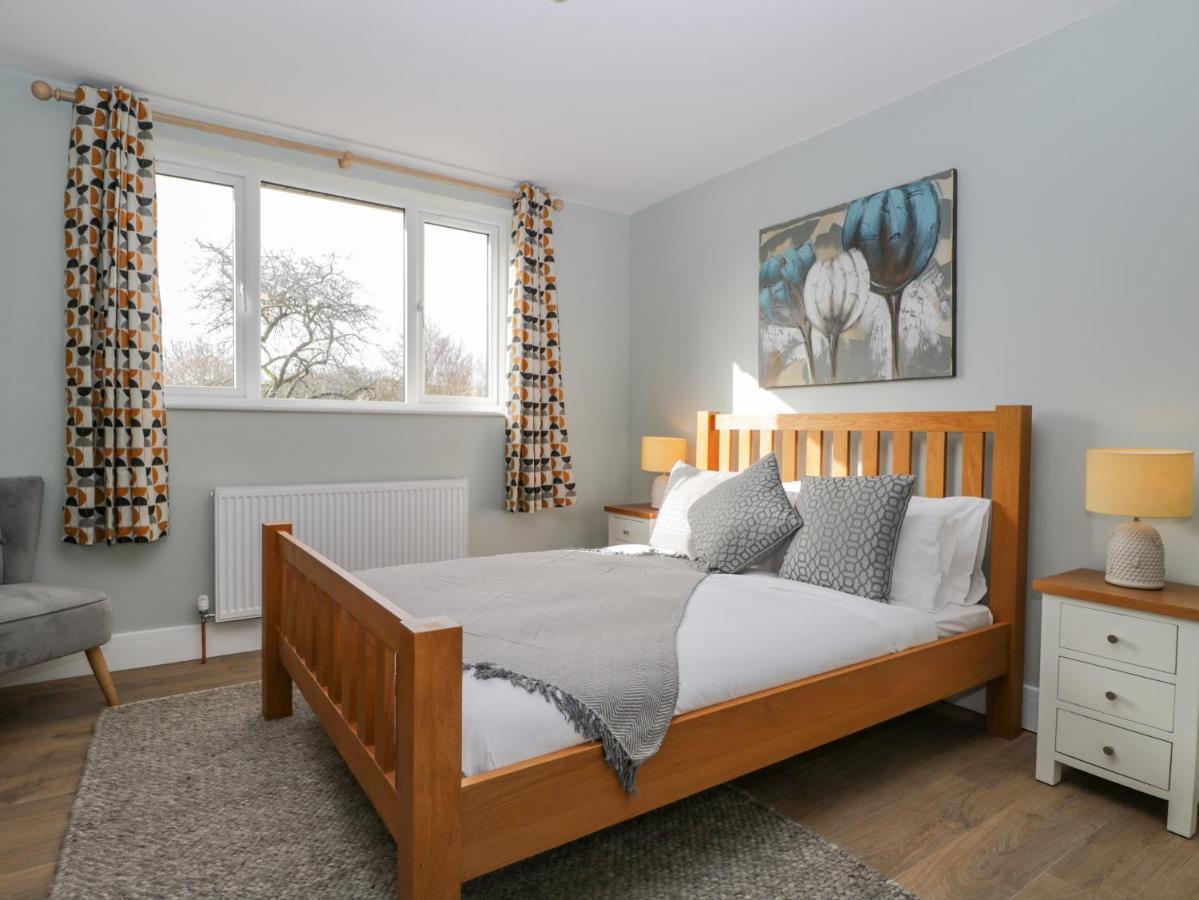 Birch House Villa Corsham Bagian luar foto