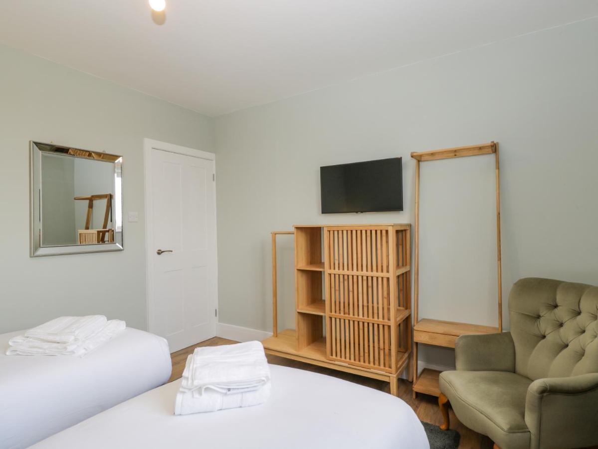 Birch House Villa Corsham Bagian luar foto