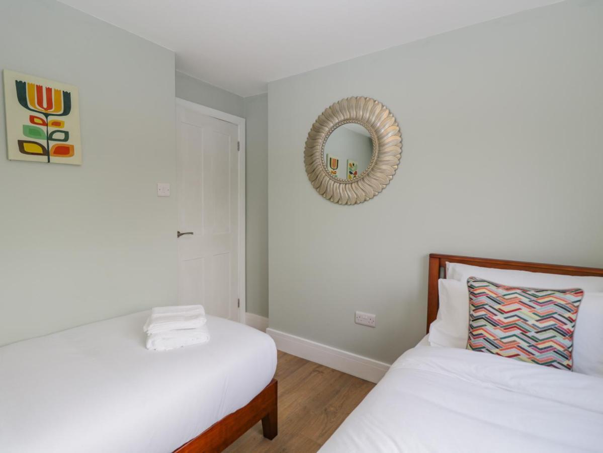 Birch House Villa Corsham Bagian luar foto